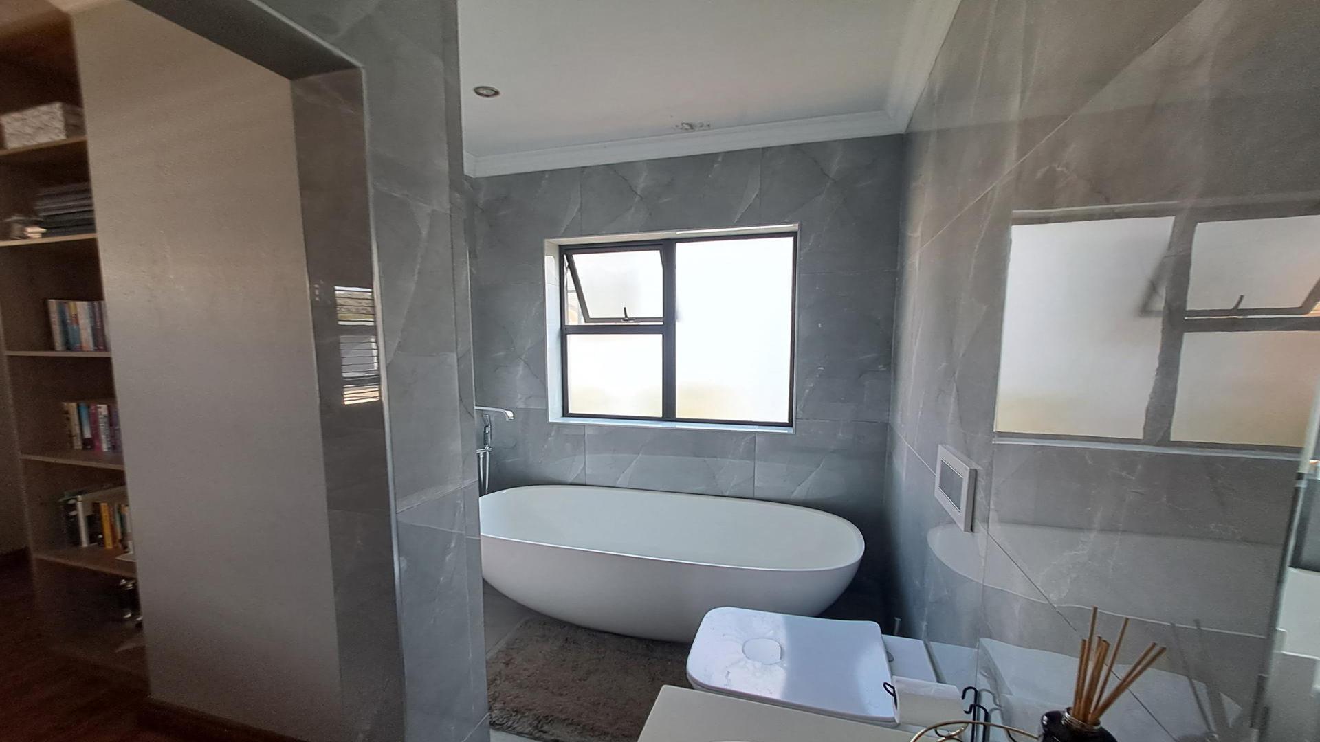 Bathroom 2 - 6 square meters of property in Beverley