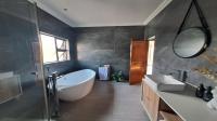 Bathroom 3+ - 7 square meters of property in Beverley