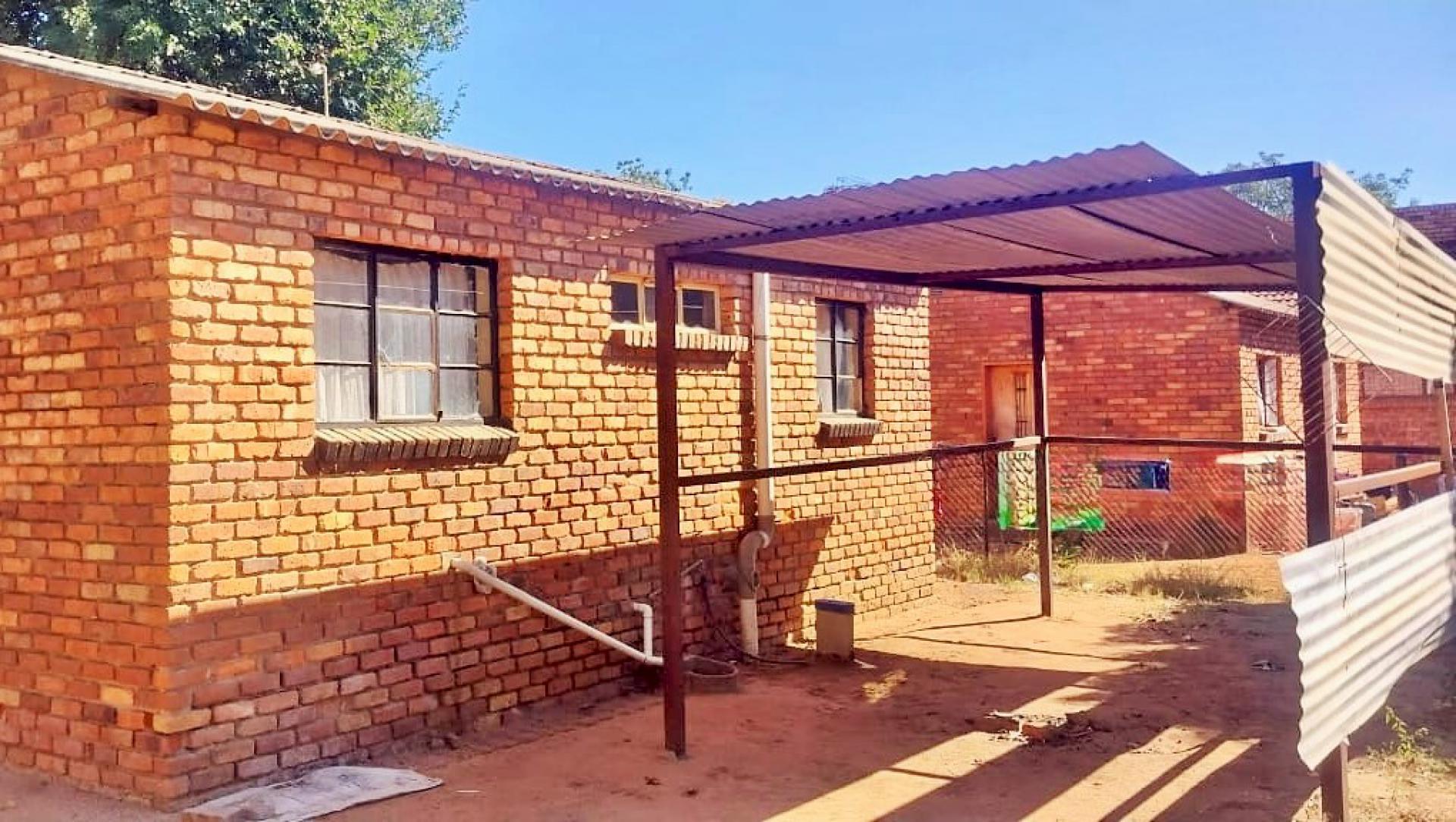 Carport  of property in Namakgale