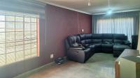Lounges of property in Tekwane South