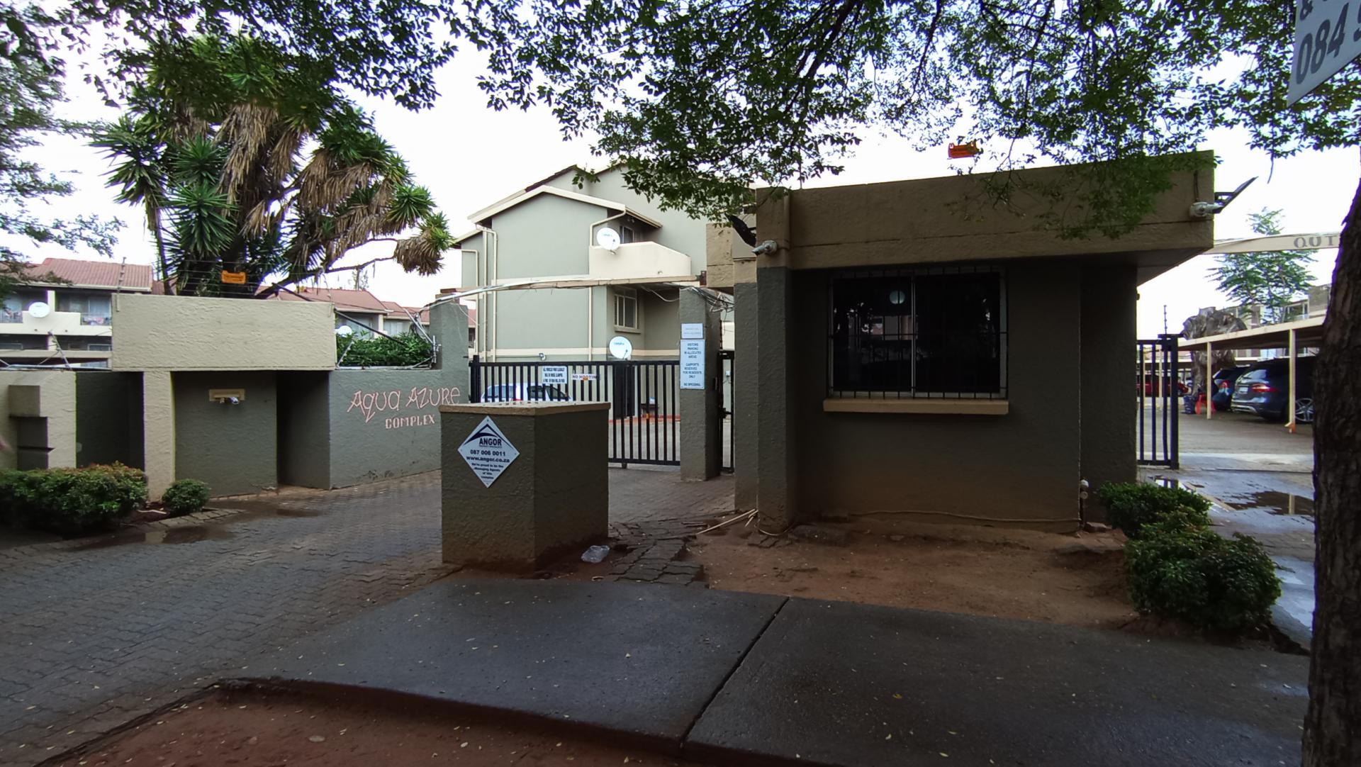Front View of property in Florida