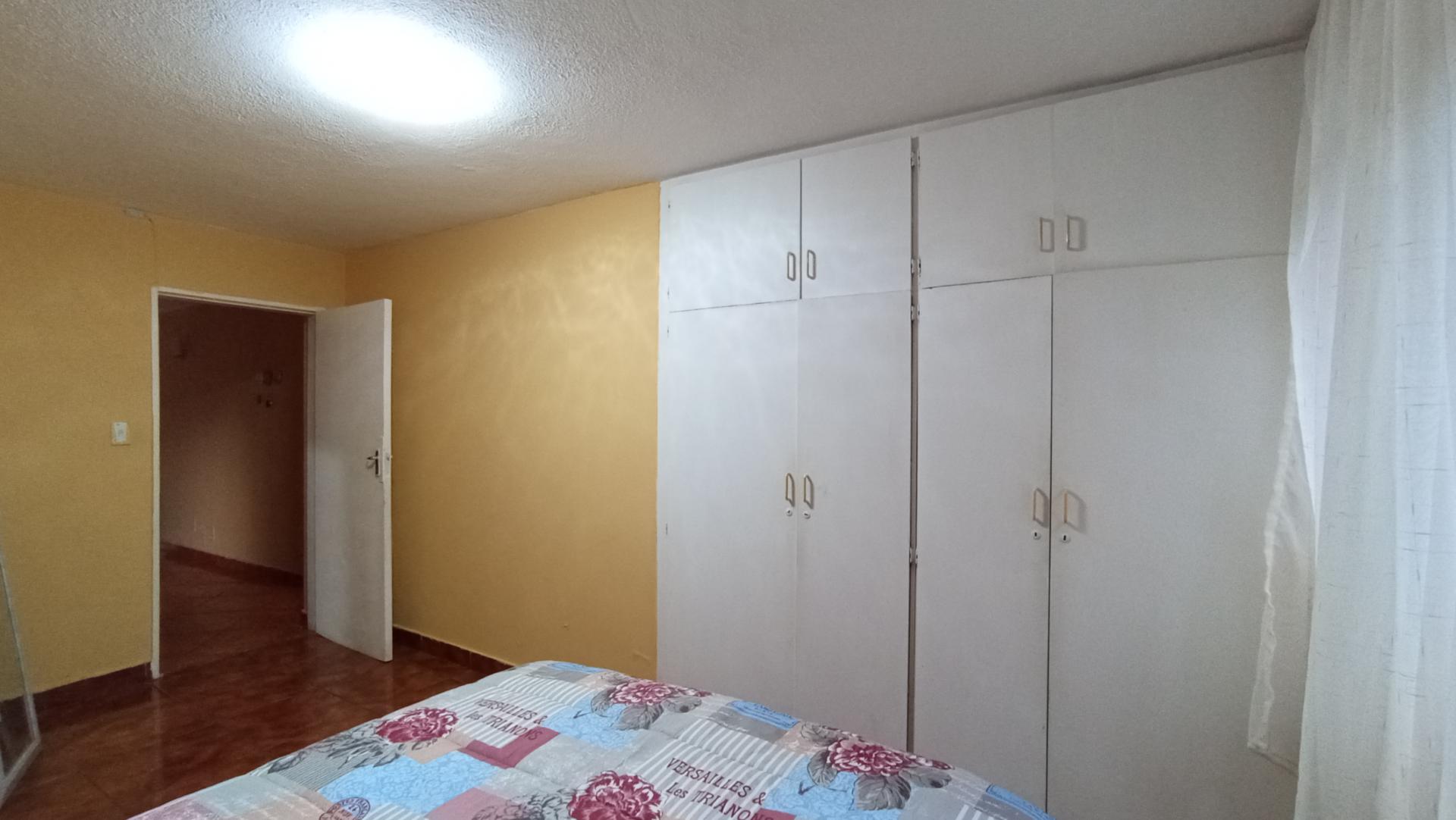 Bed Room 1 - 18 square meters of property in Florida