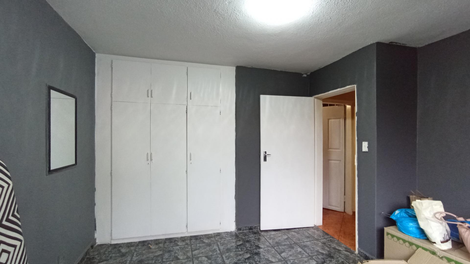 Bed Room 2 - 16 square meters of property in Florida