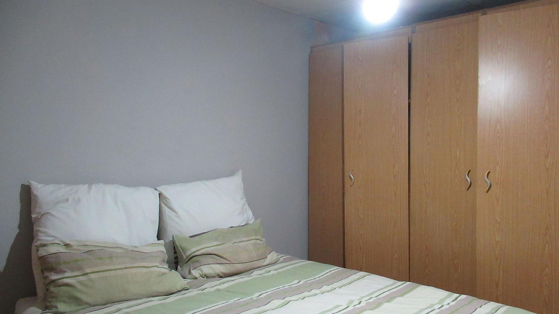 Bed Room 1 - 14 square meters of property in Molapo