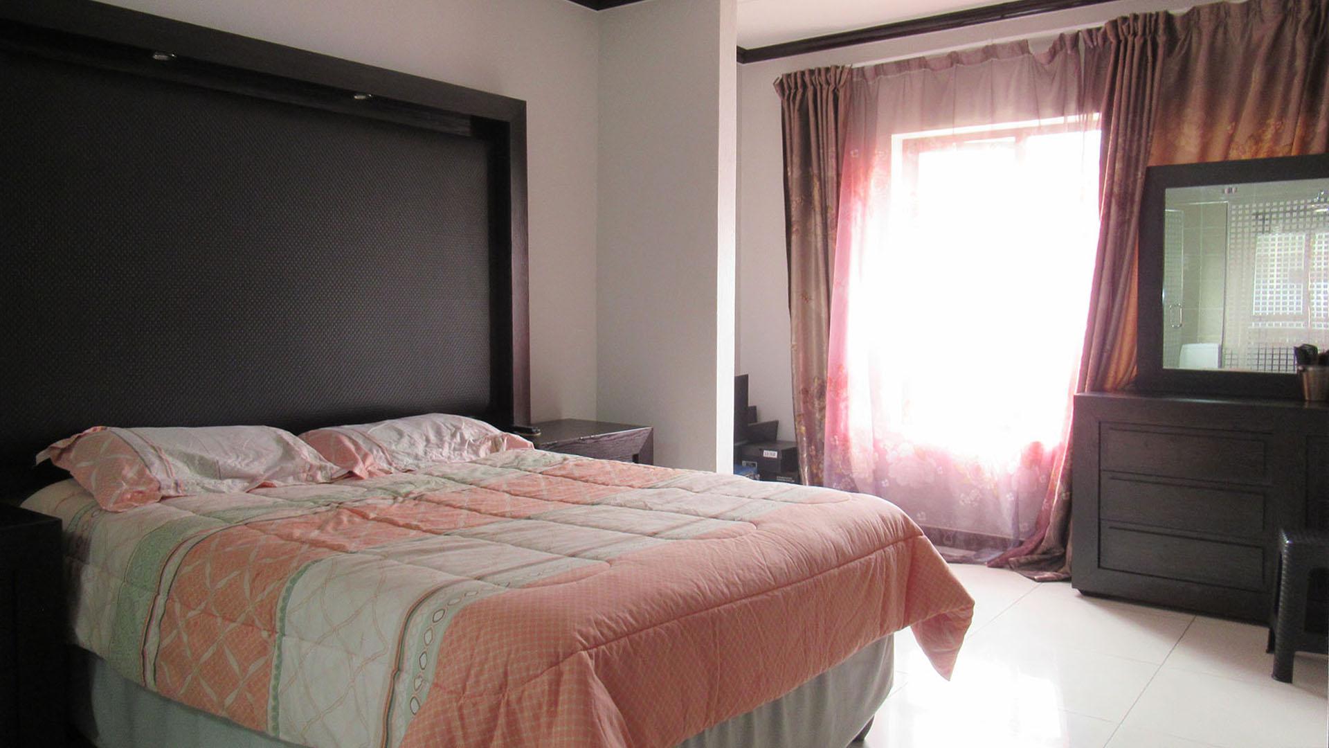 Main Bedroom - 20 square meters of property in Carlswald