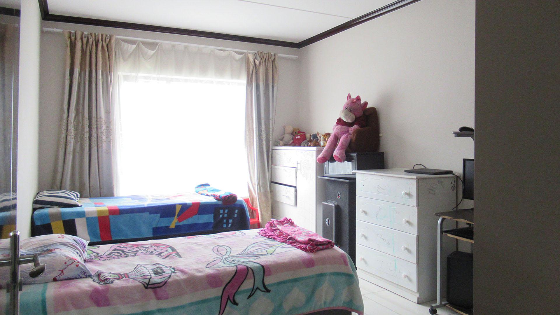 Bed Room 1 - 16 square meters of property in Carlswald