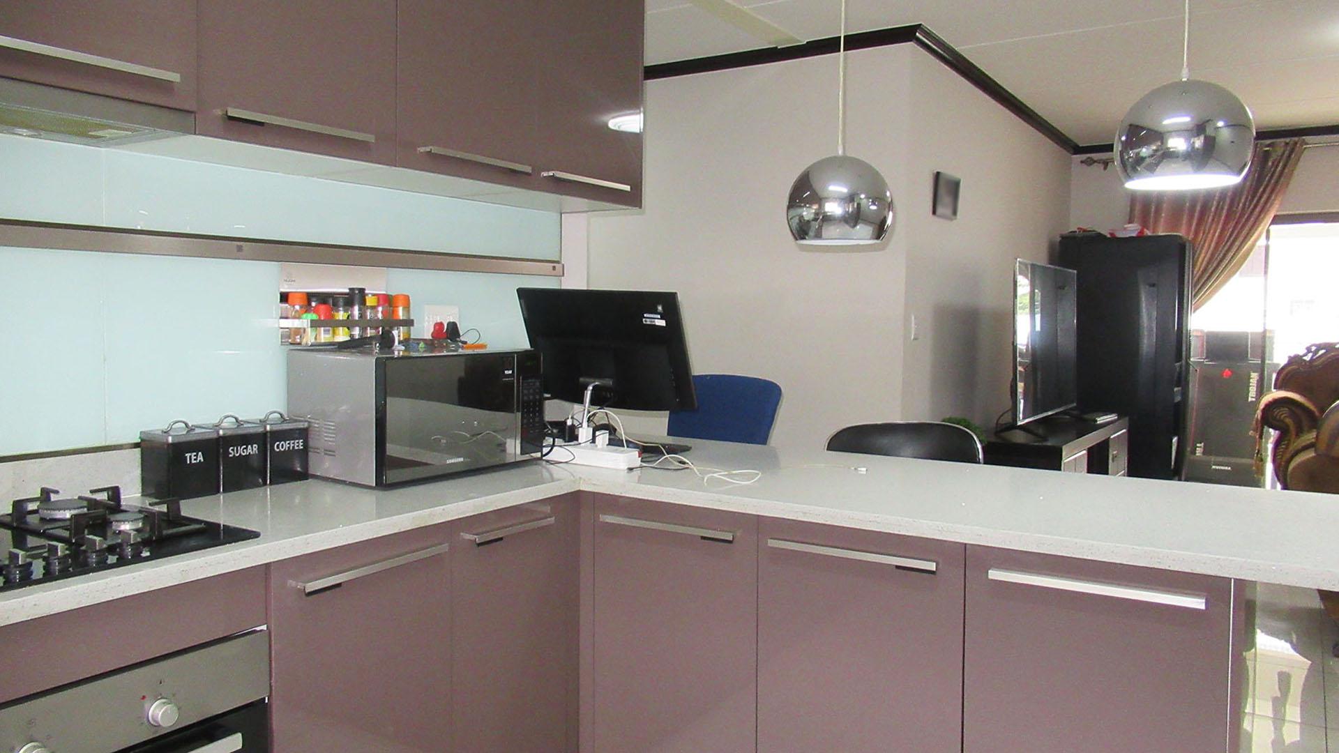 Kitchen - 13 square meters of property in Carlswald