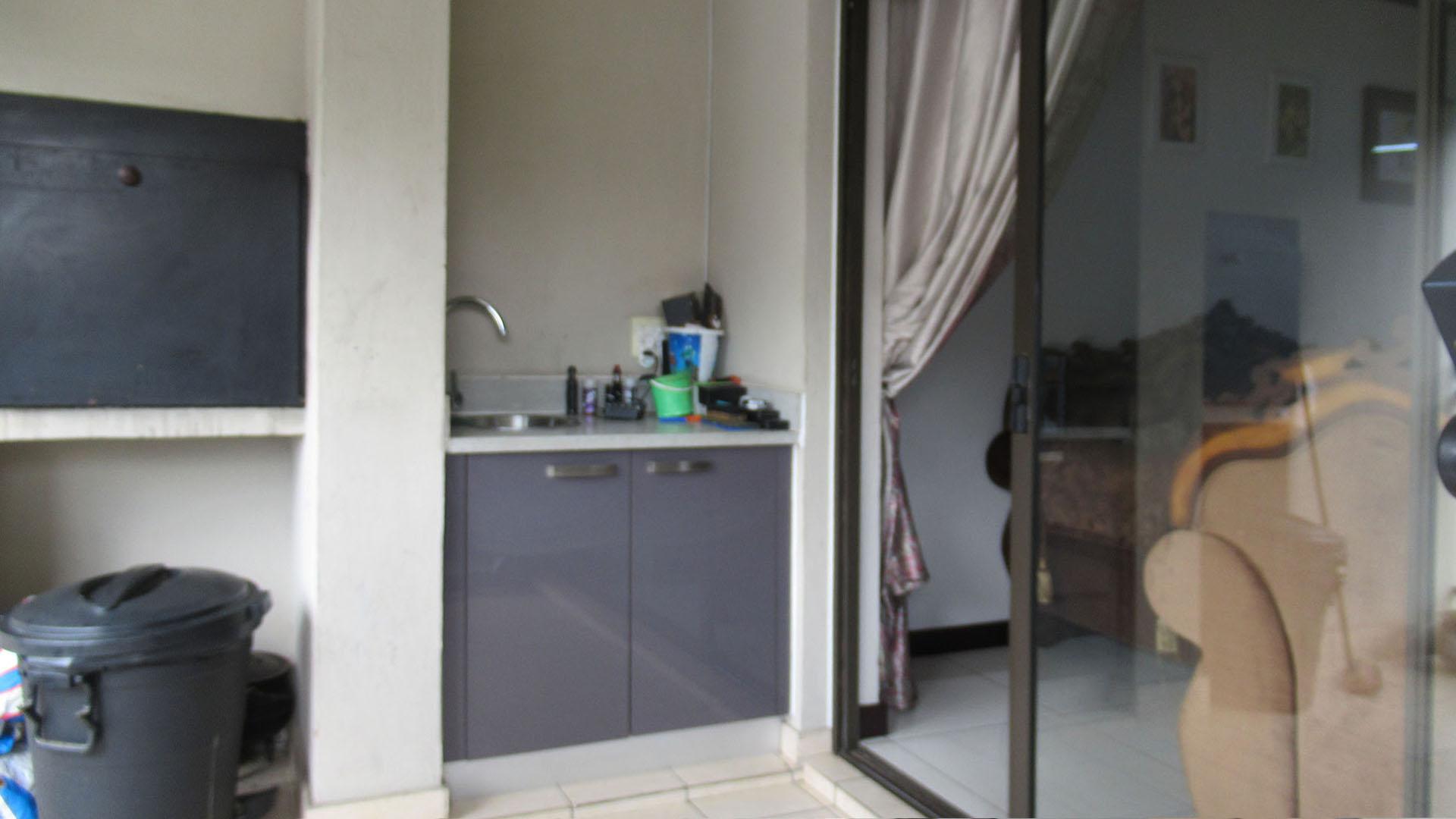 Balcony - 15 square meters of property in Carlswald