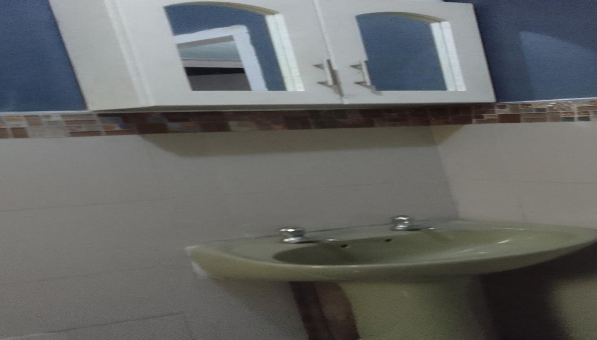 Bathroom 1 of property in Illovo Beach