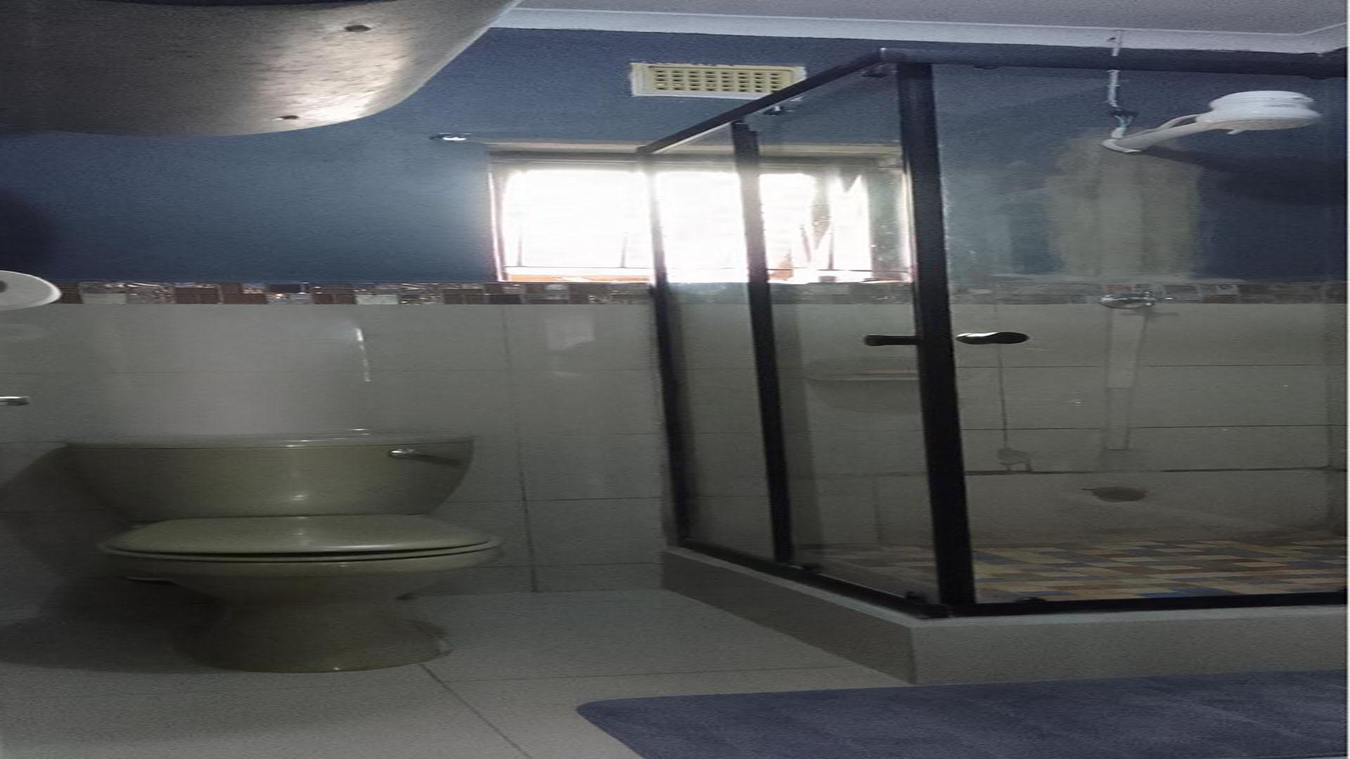 Bathroom 1 of property in Illovo Beach