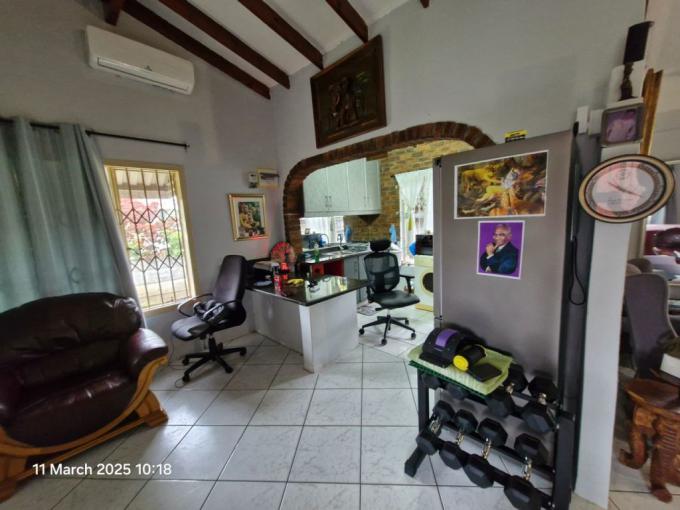 6 Bedroom House for Sale For Sale in Malvern - DBN - MR671887