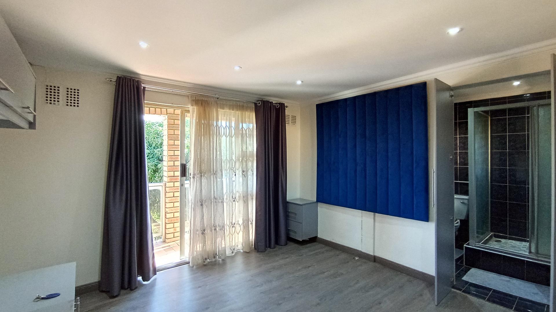 Bed Room 1 - 16 square meters of property in Northcroft