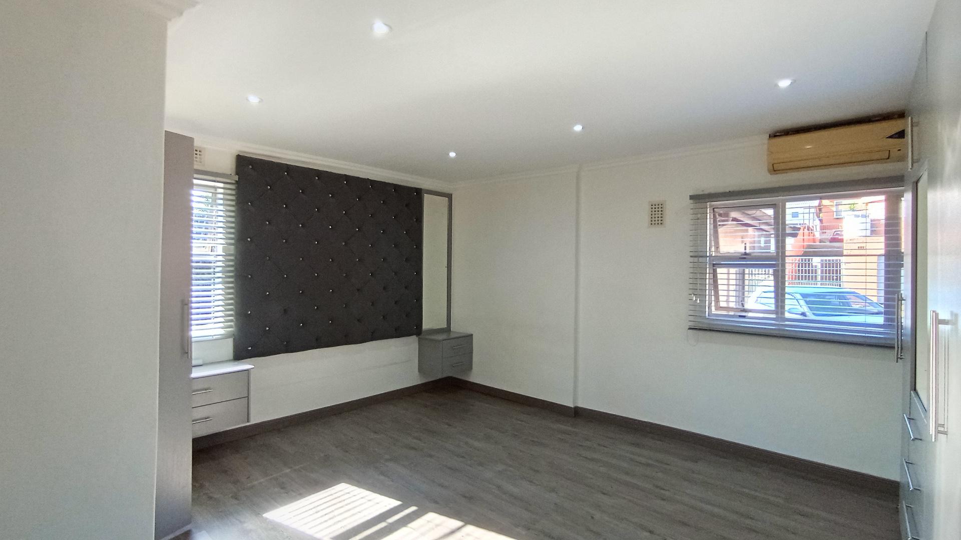 Main Bedroom - 22 square meters of property in Northcroft