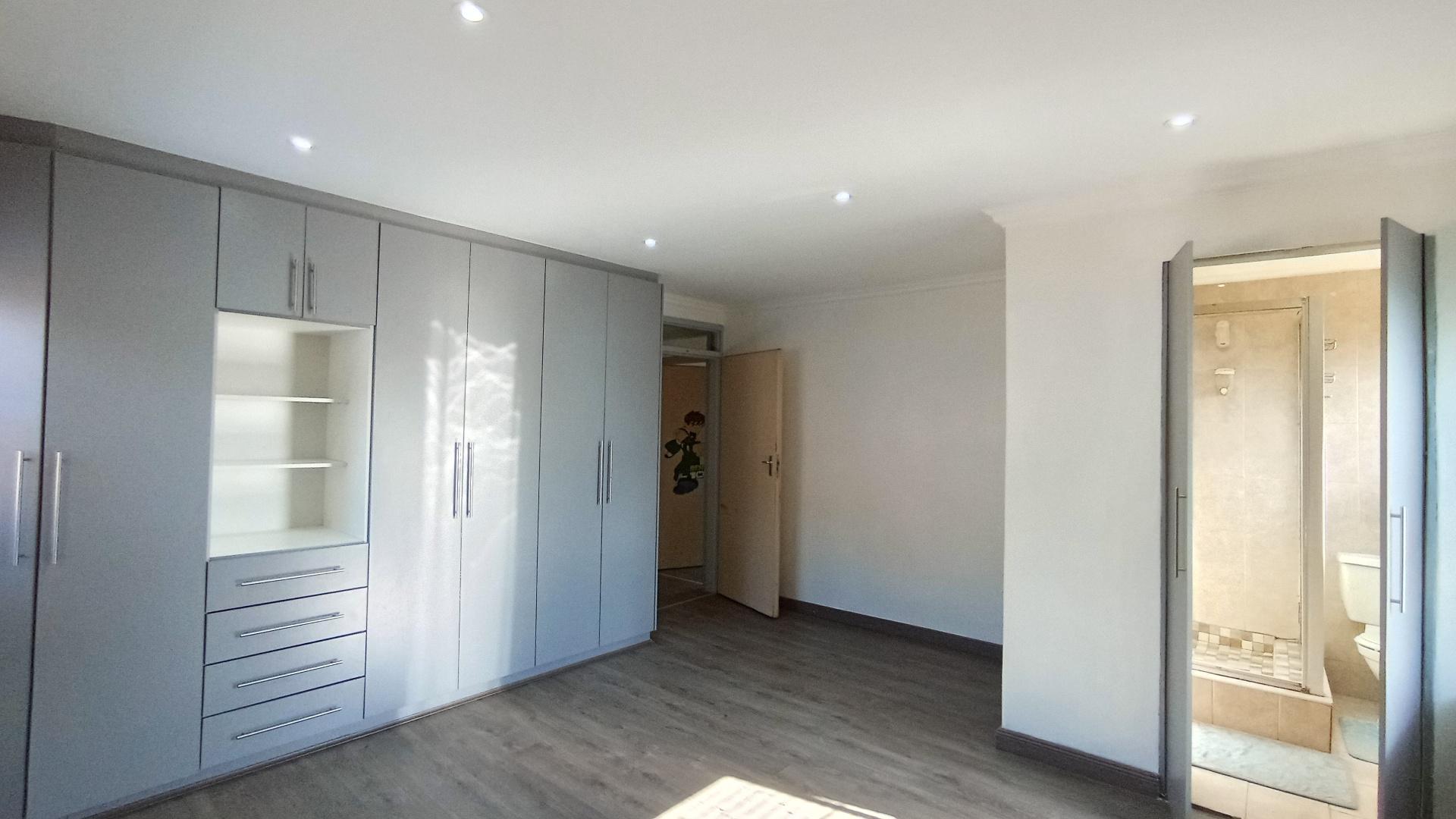 Main Bedroom - 22 square meters of property in Northcroft