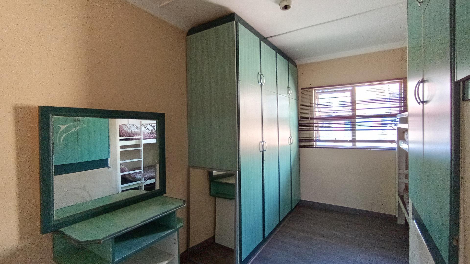 Bed Room 2 - 10 square meters of property in Northcroft