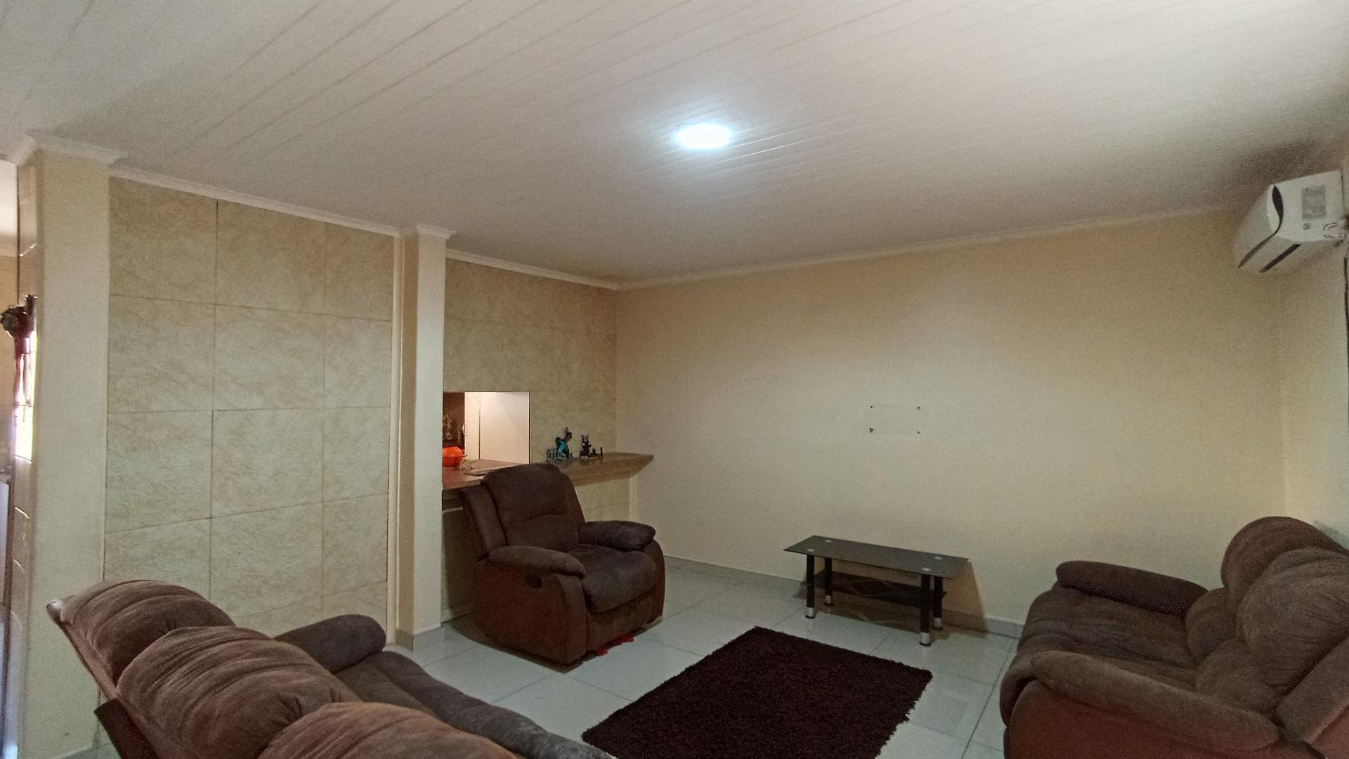 Lounges - 24 square meters of property in Northcroft