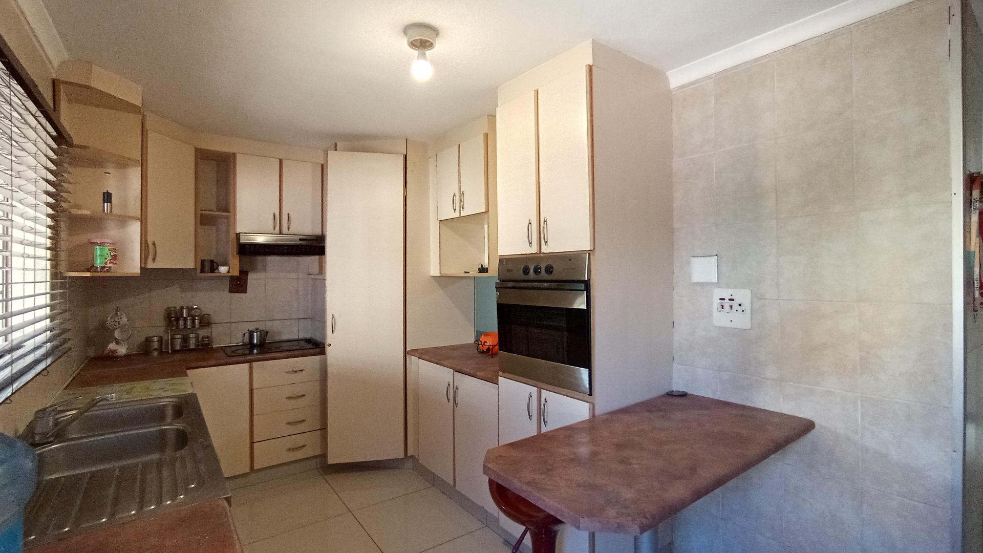 Kitchen - 14 square meters of property in Northcroft