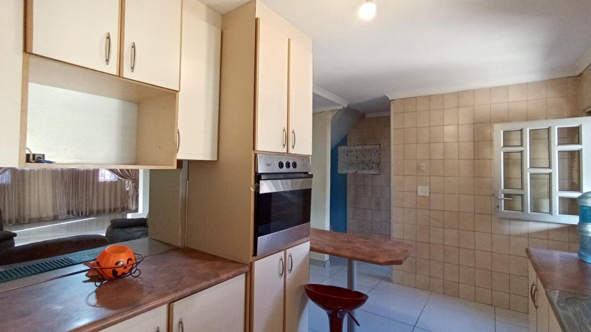 Kitchen - 14 square meters of property in Northcroft