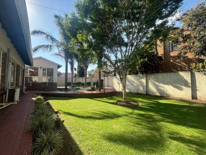 4 Bedroom House for Sale For Sale in Die Heuwel - MR671919