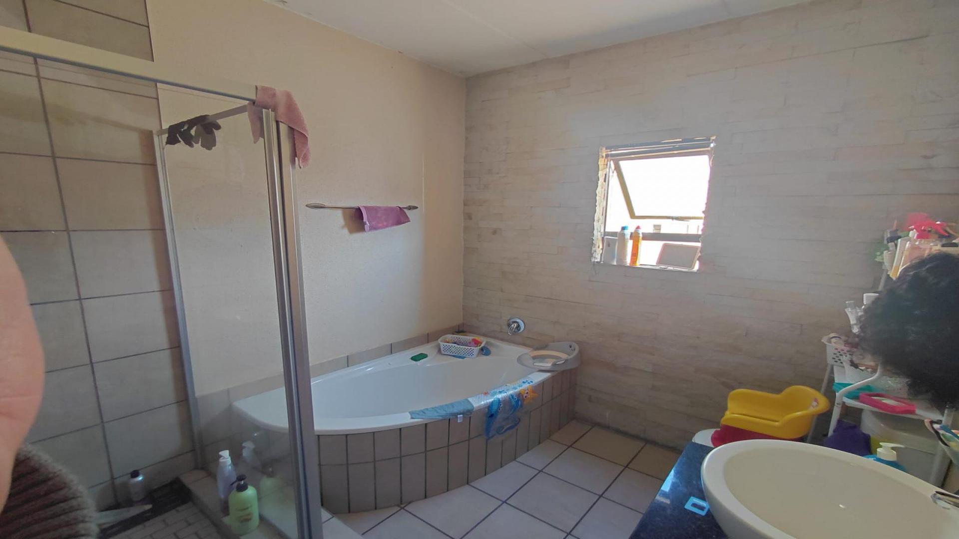 Bathroom 1 of property in Sasolburg