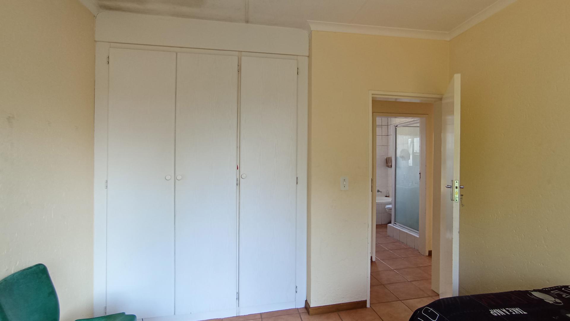 Bed Room 1 - 13 square meters of property in Ferndale - JHB