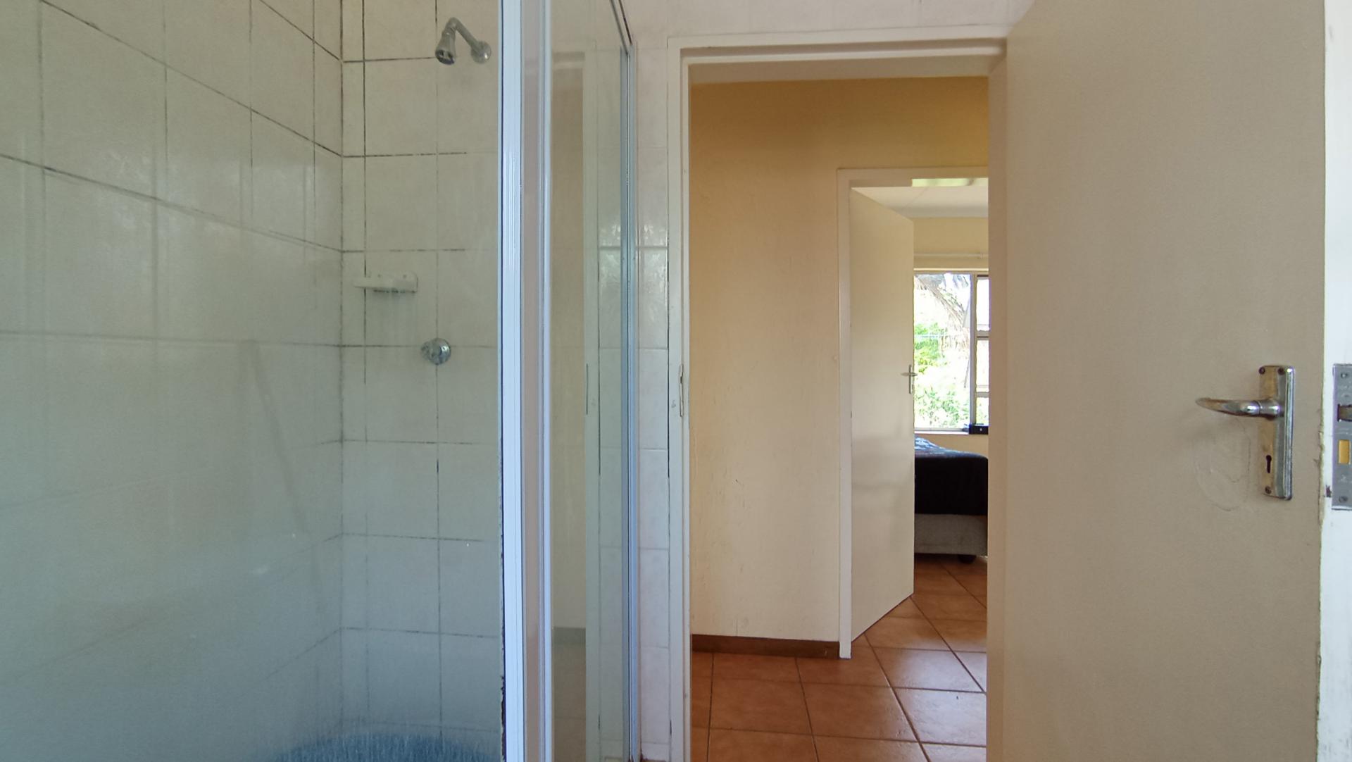 Bathroom 1 - 5 square meters of property in Ferndale - JHB