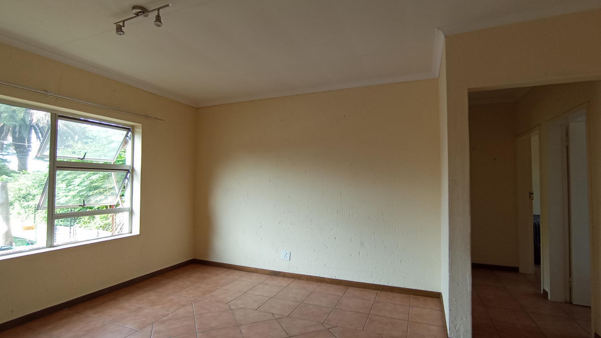 Lounges - 15 square meters of property in Ferndale - JHB