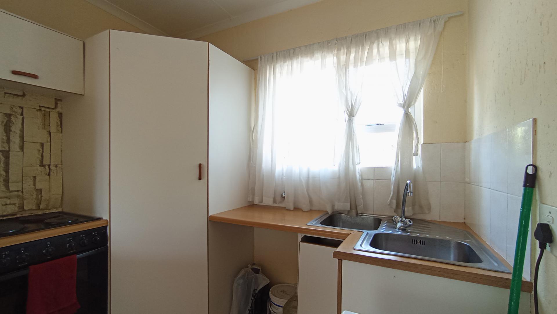 Kitchen - 8 square meters of property in Ferndale - JHB