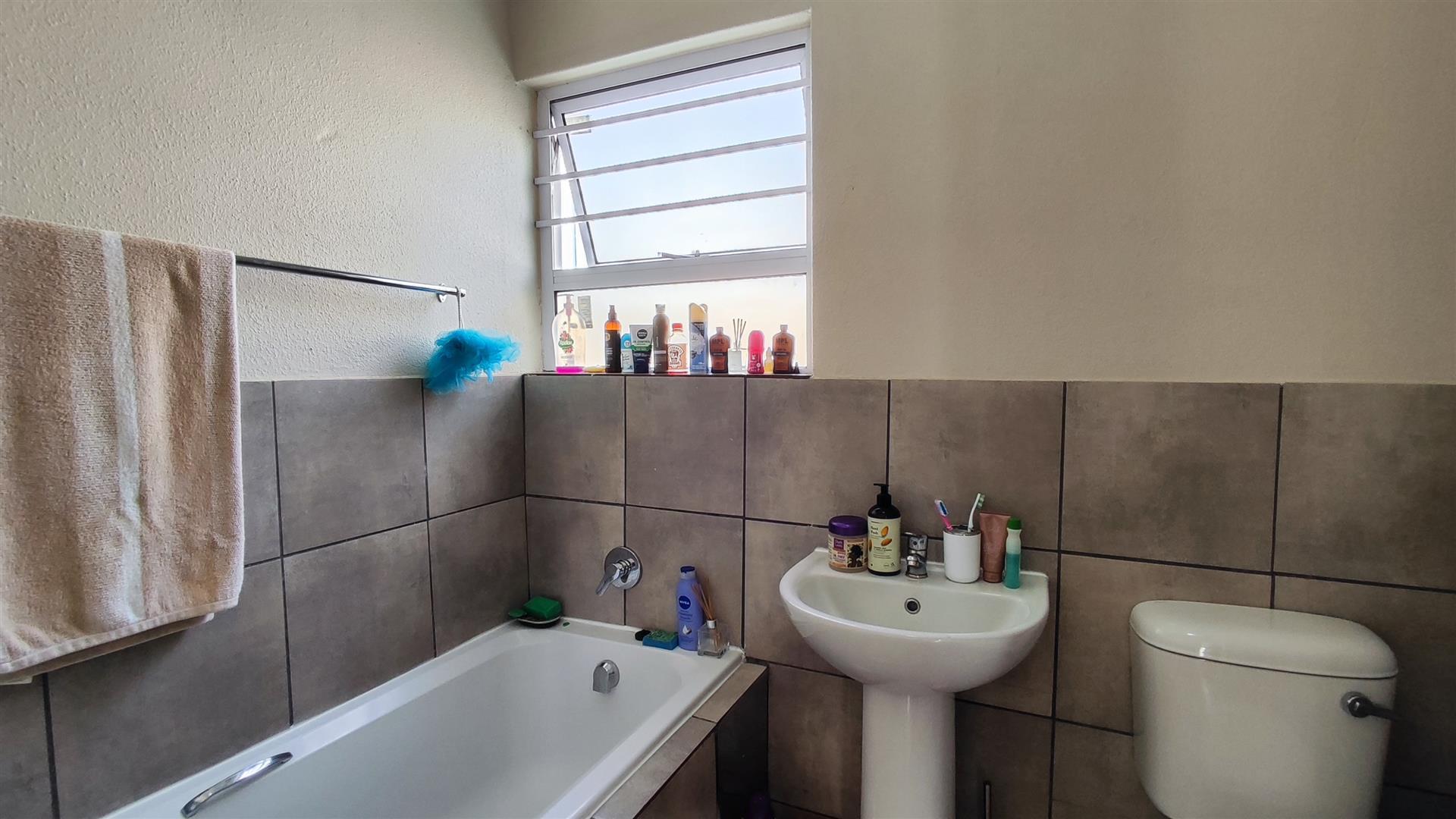 Bathroom 1 - 4 square meters of property in Alliance