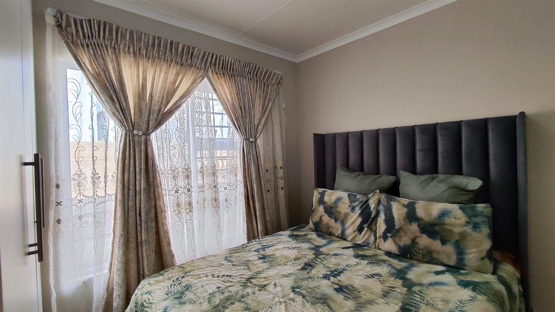 Bed Room 1 - 10 square meters of property in Alliance