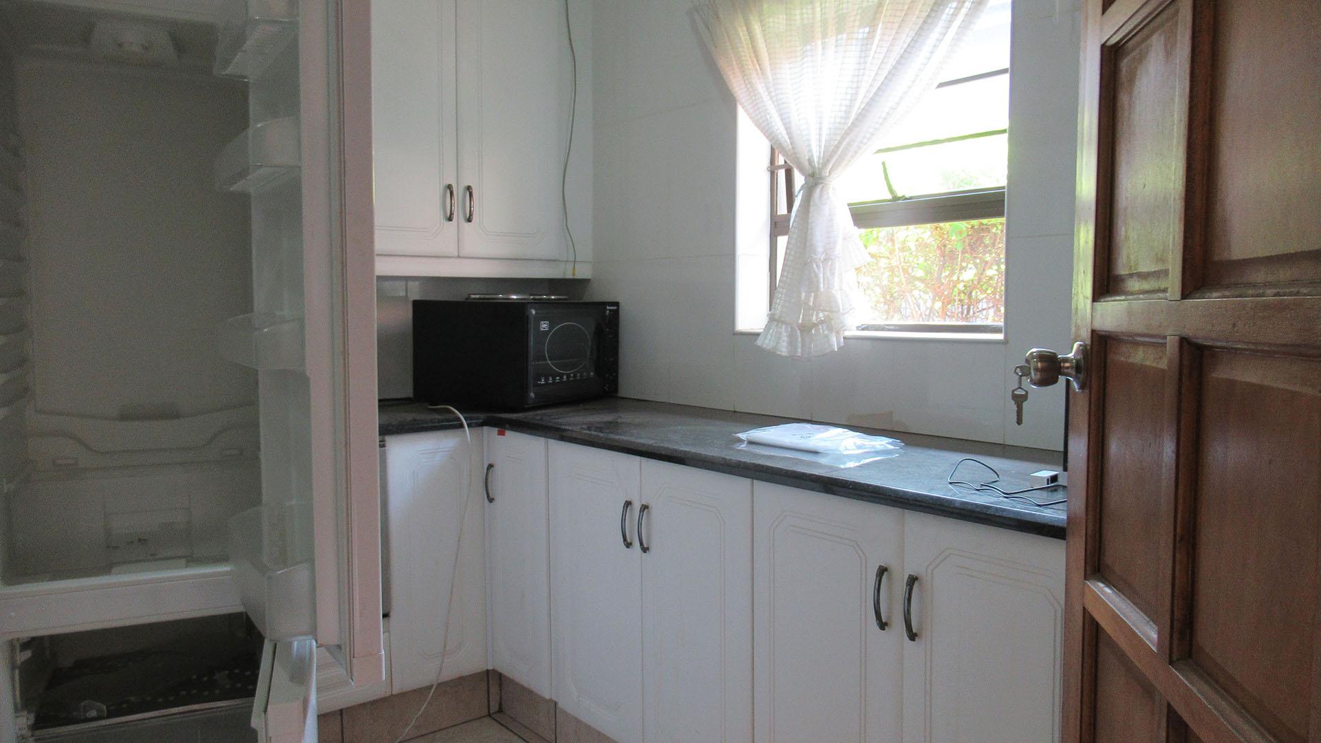 Scullery - 13 square meters of property in Oaklands - JHB