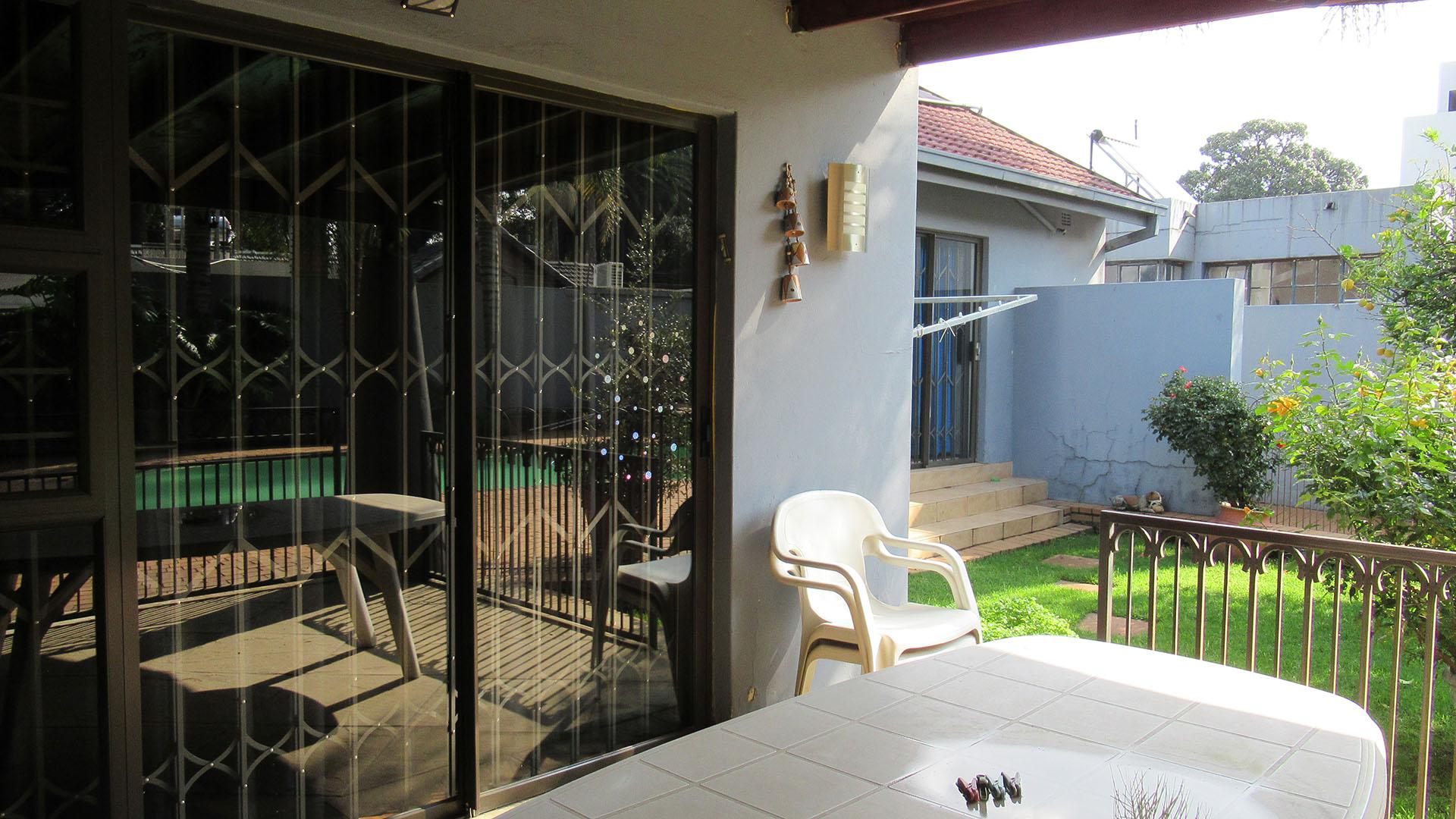 Patio - 89 square meters of property in Oaklands - JHB