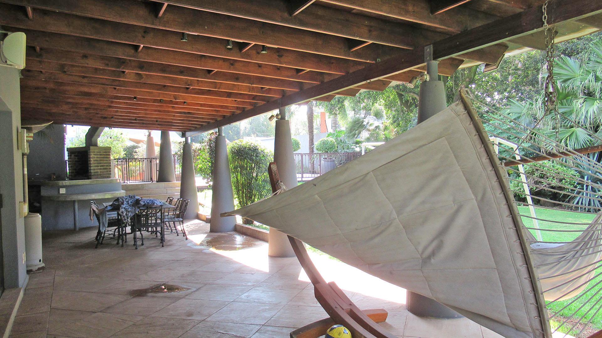 Patio - 89 square meters of property in Oaklands - JHB