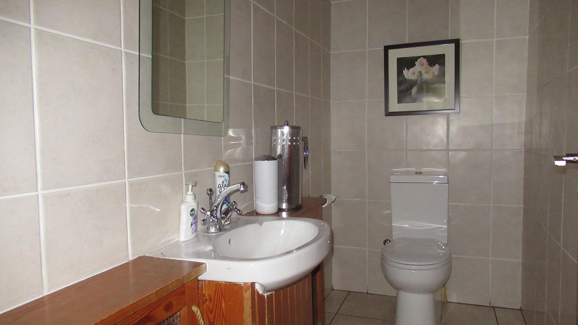 Guest Toilet - 4 square meters of property in Oaklands - JHB