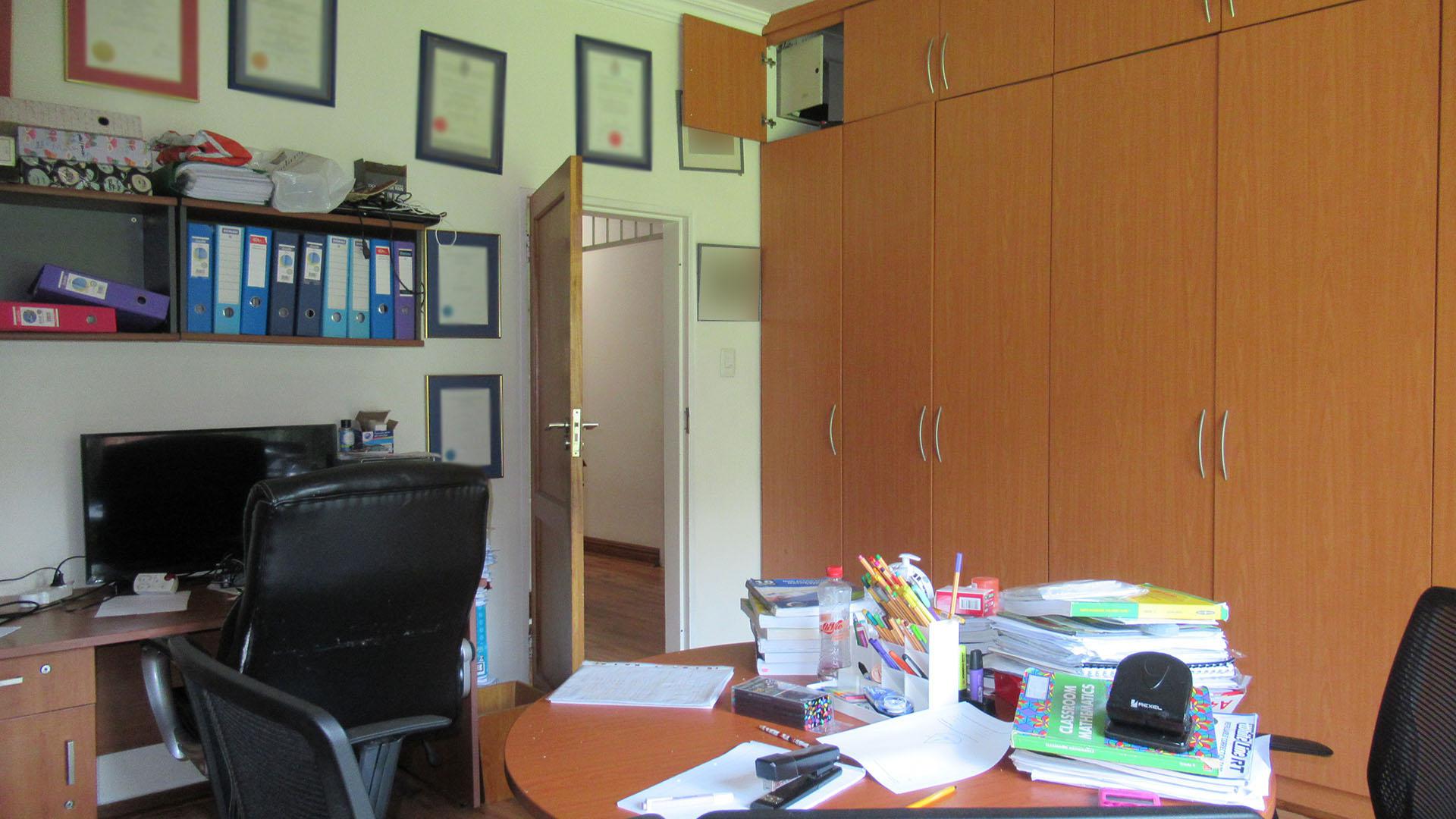 Bed Room 1 - 21 square meters of property in Oaklands - JHB