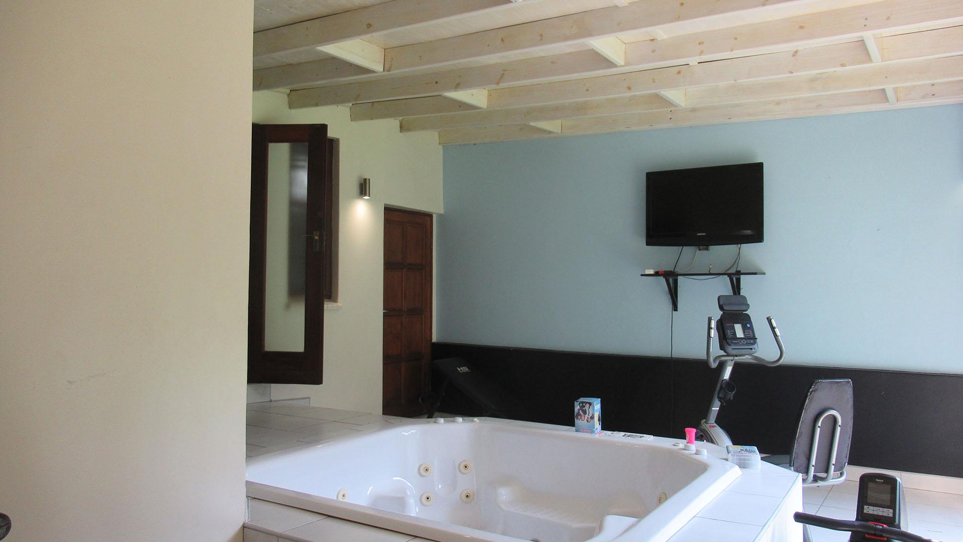 Entertainment - 33 square meters of property in Oaklands - JHB