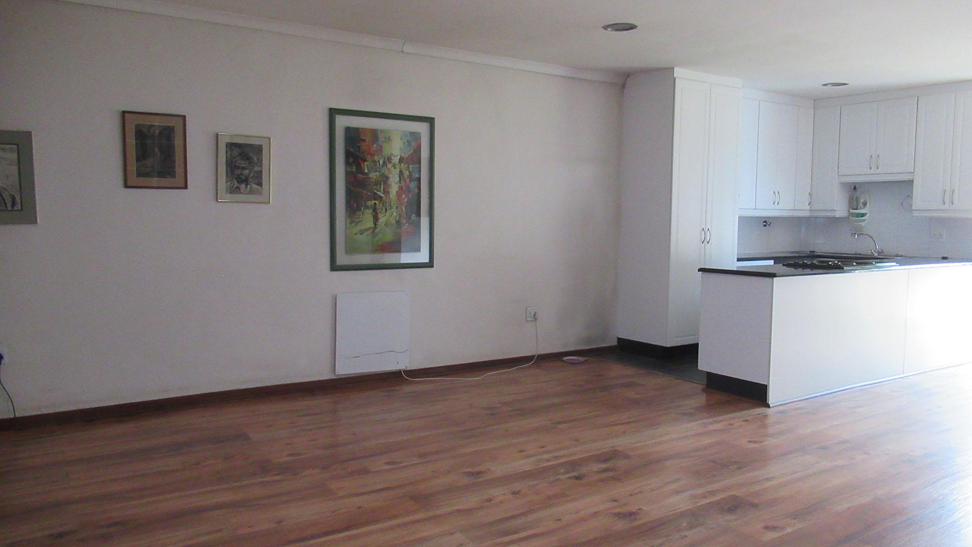 Lounges - 111 square meters of property in Oaklands - JHB