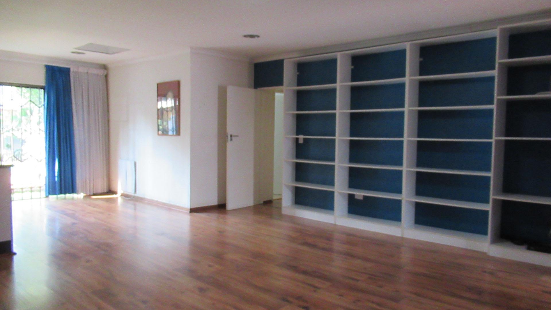 Lounges - 111 square meters of property in Oaklands - JHB