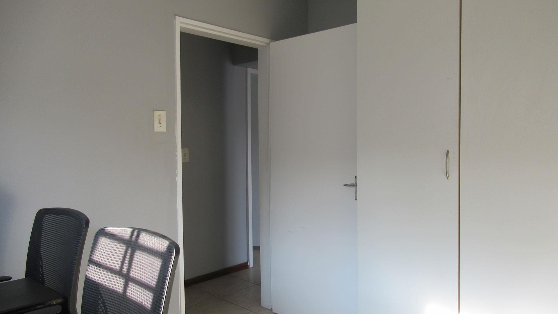 Flatlet - 47 square meters of property in Oaklands - JHB