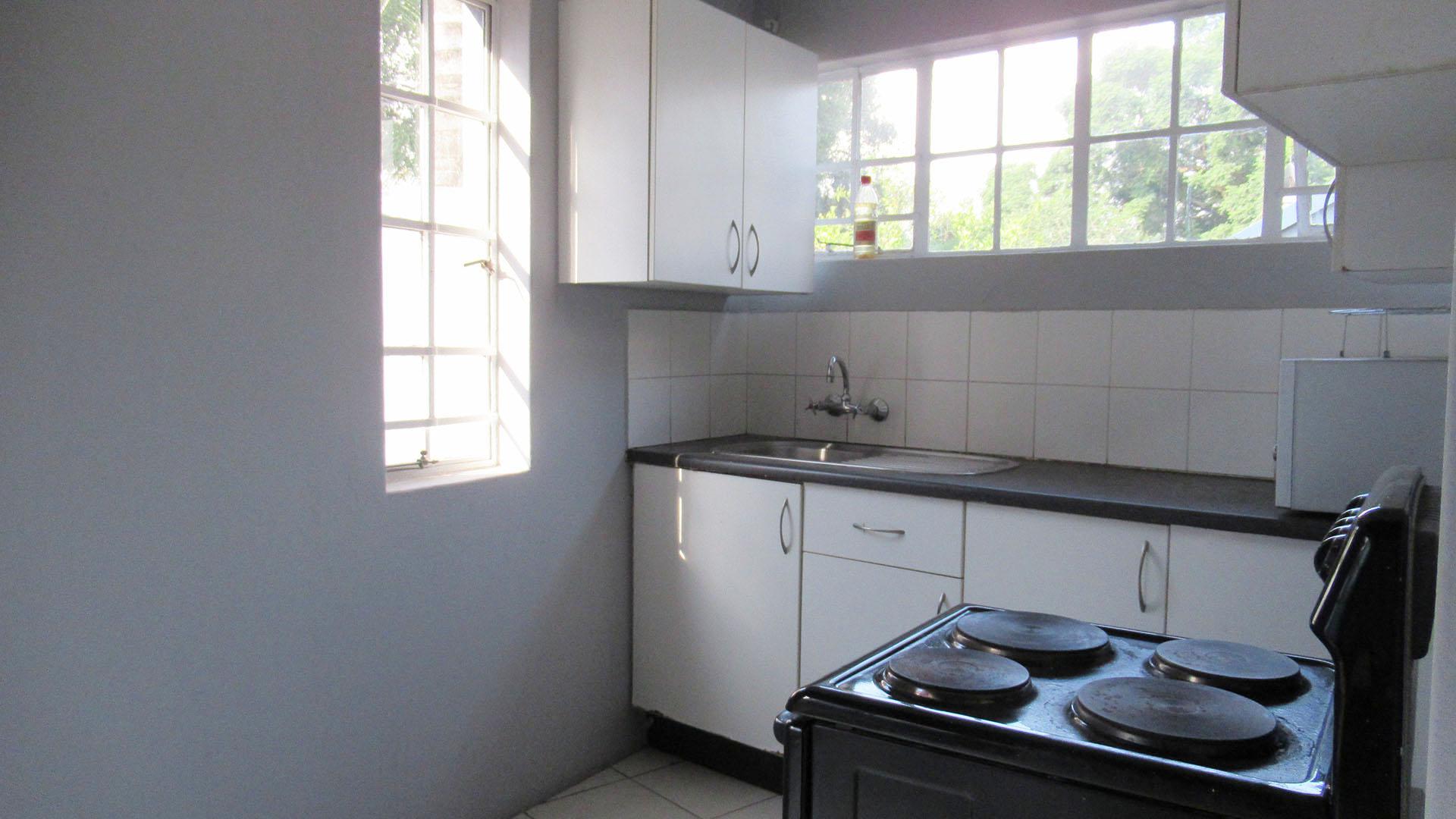 Kitchen - 38 square meters of property in Oaklands - JHB
