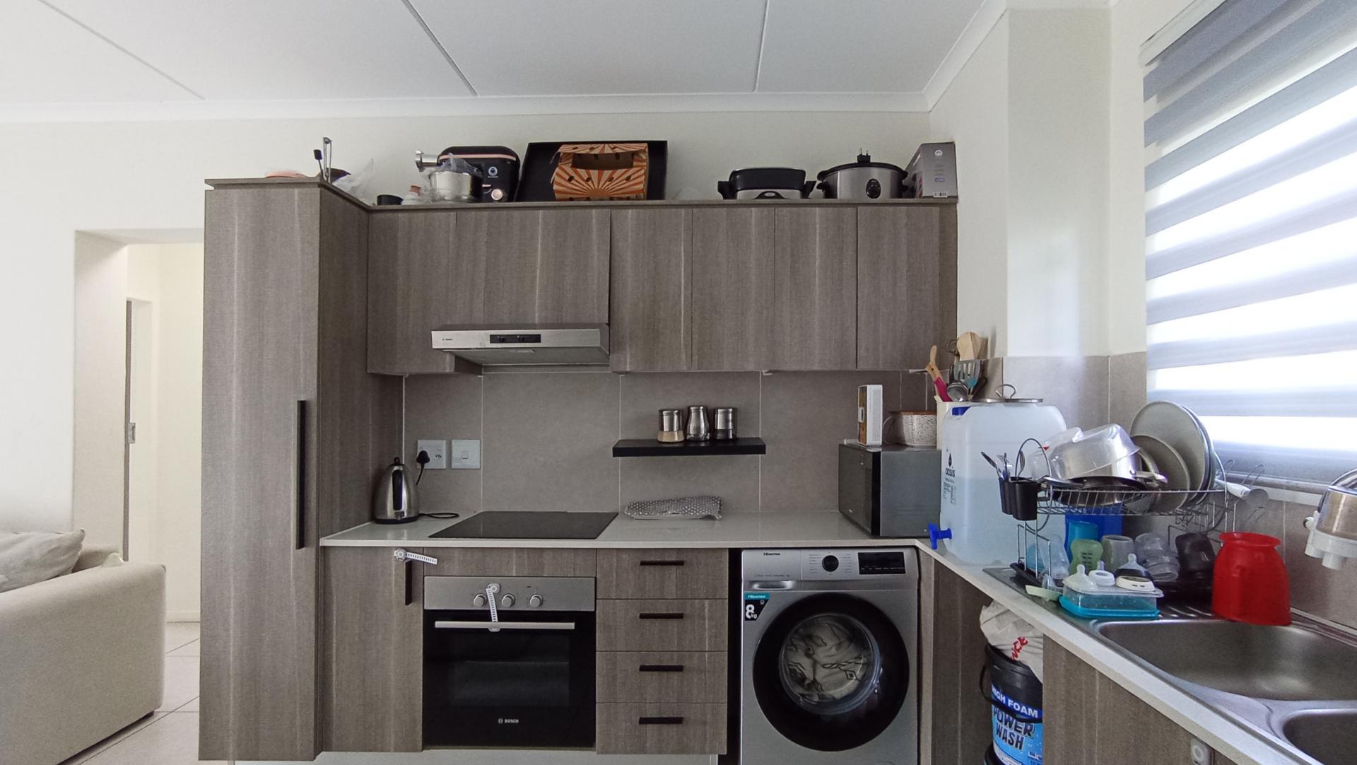 Kitchen - 11 square meters of property in Northgate (JHB)