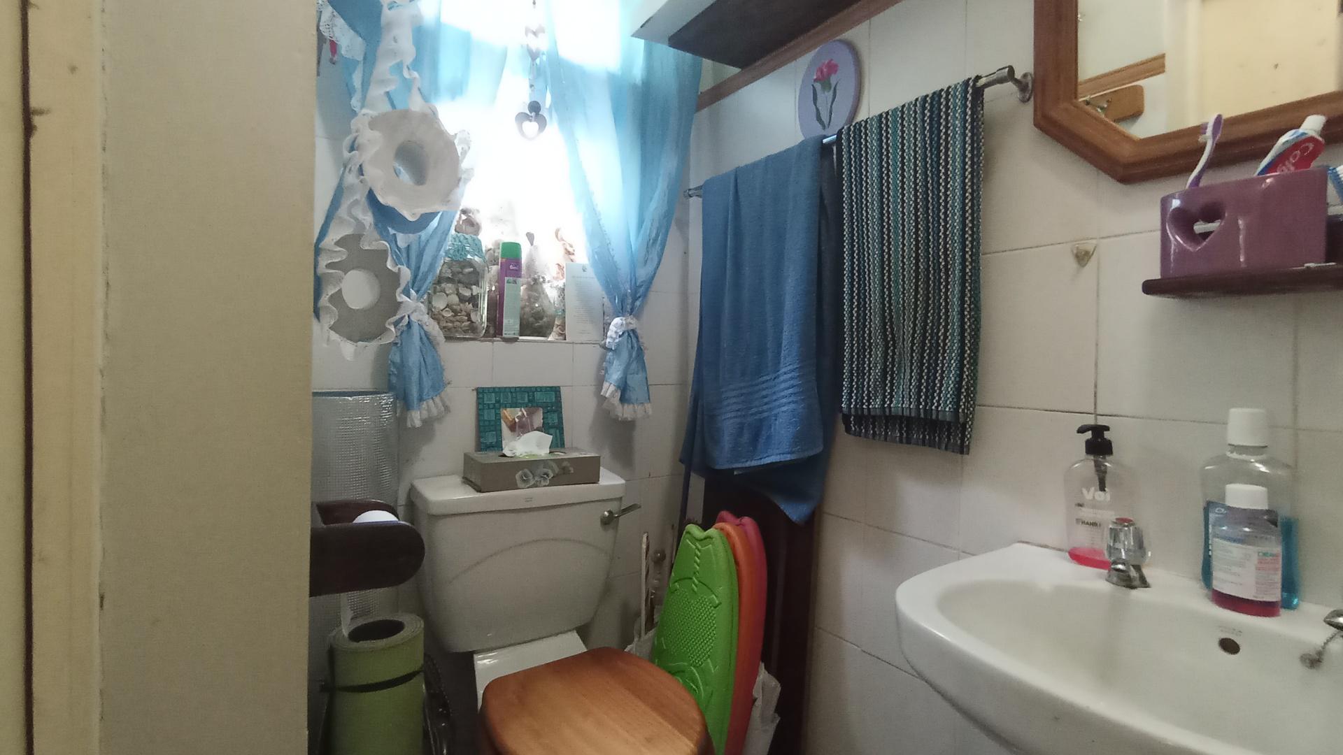 Main Bathroom - 3 square meters of property in La Montagne