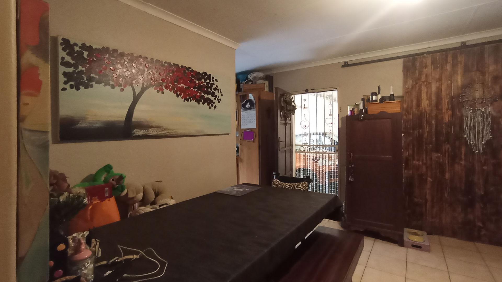 Dining Room - 12 square meters of property in La Montagne