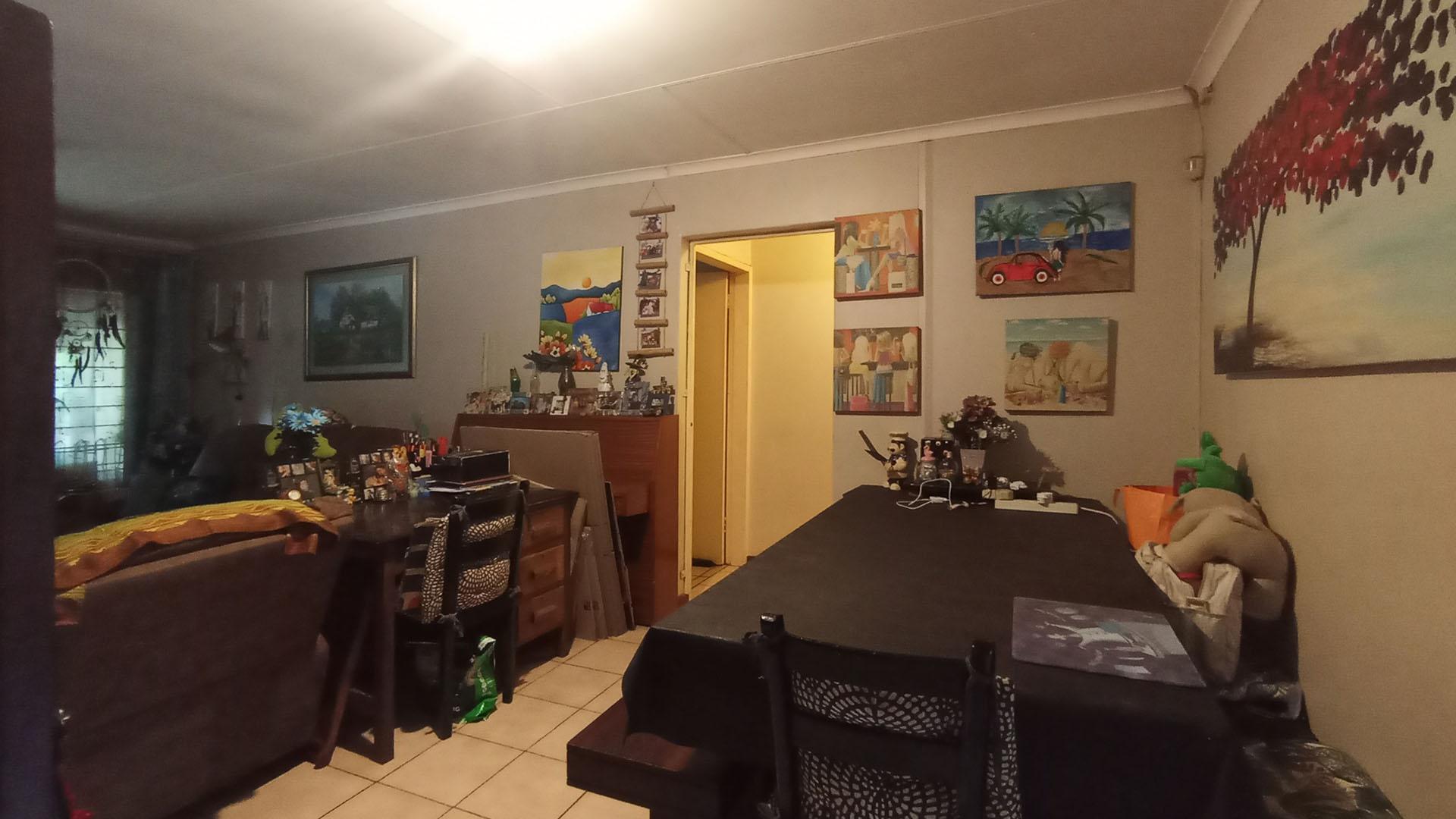 Dining Room - 12 square meters of property in La Montagne