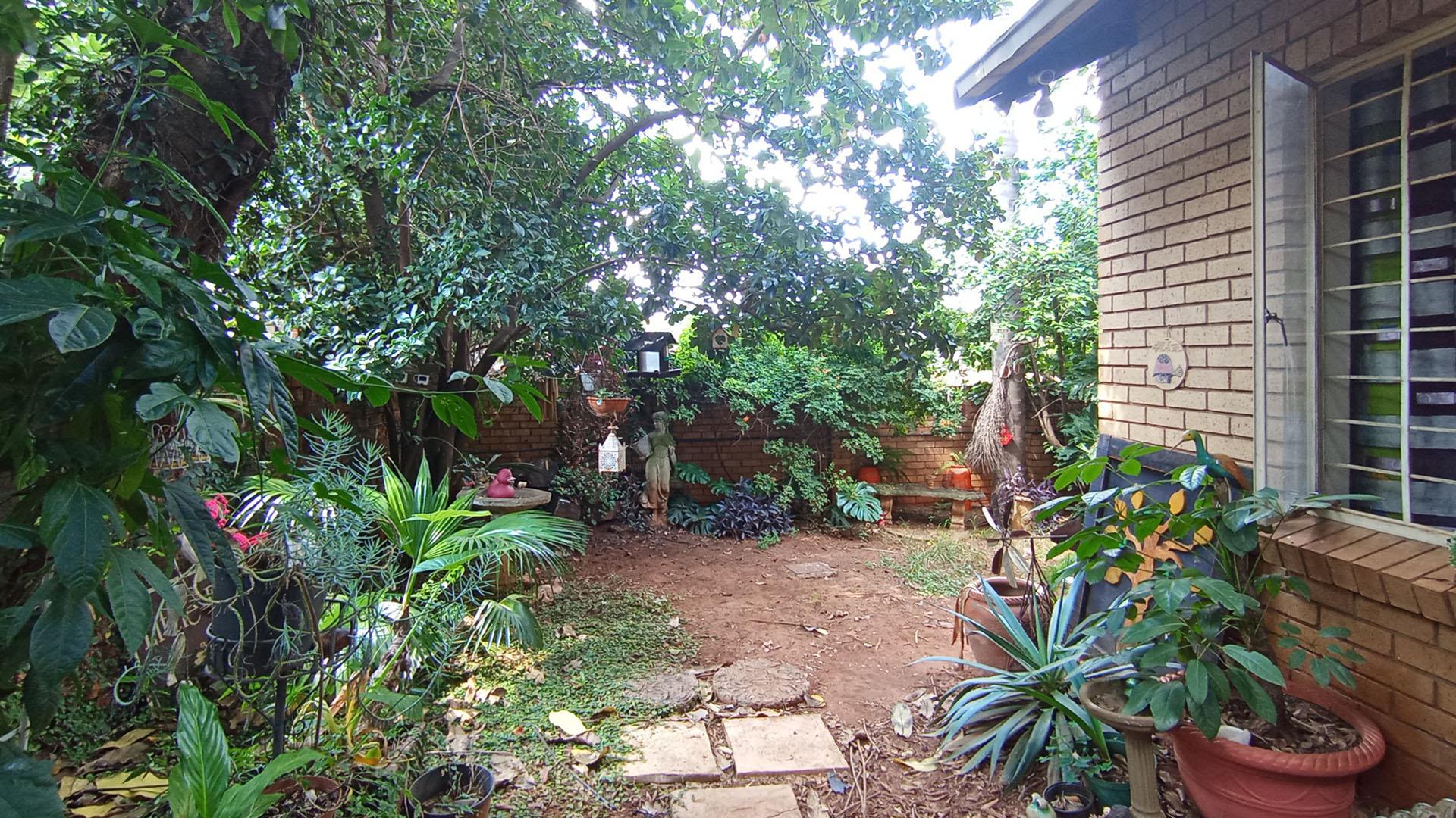 Garden of property in La Montagne