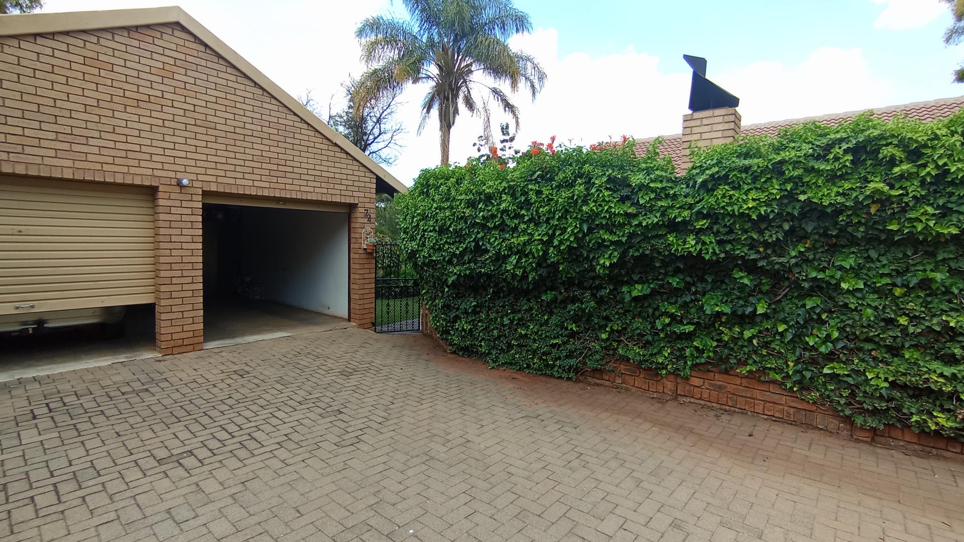 Front View of property in La Montagne