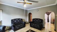 Lounges - 19 square meters of property in Birchleigh North