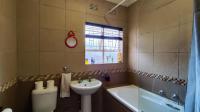 Bathroom 1 - 4 square meters of property in Birchleigh North