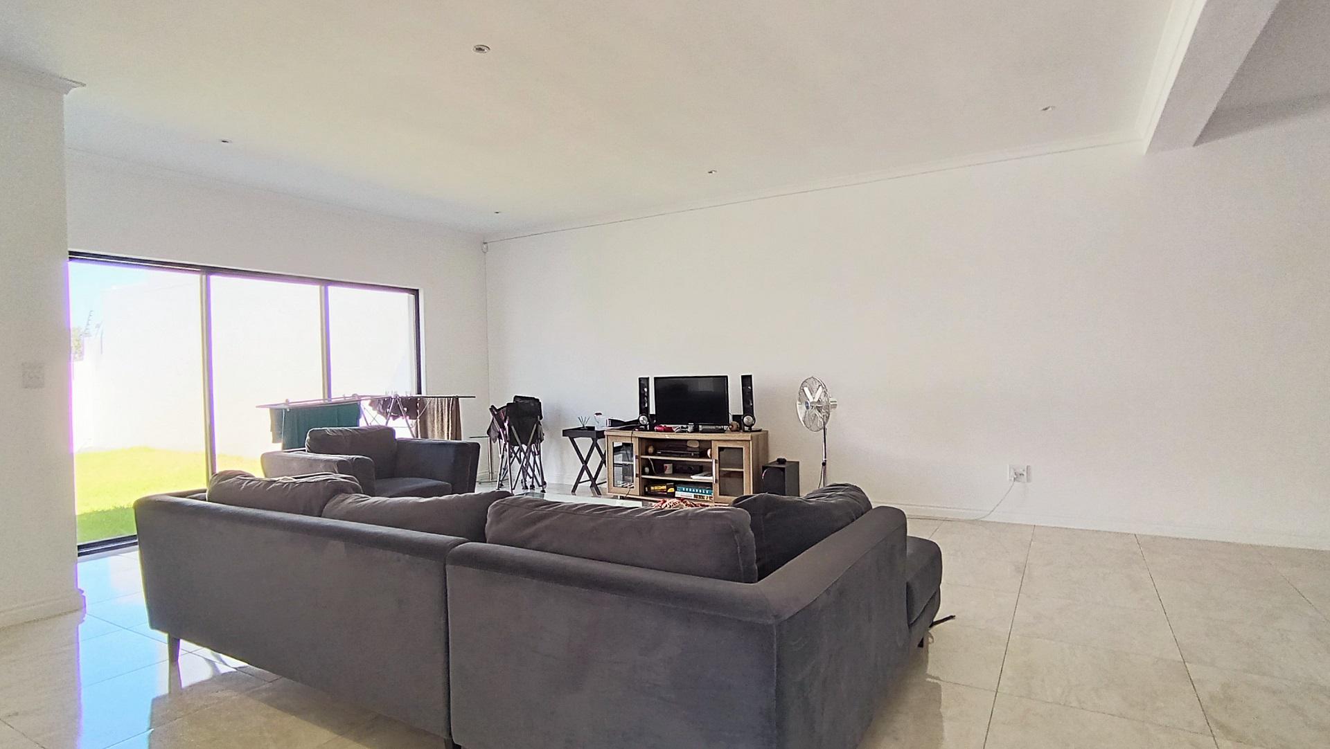 Lounges - 39 square meters of property in Sandown Estate