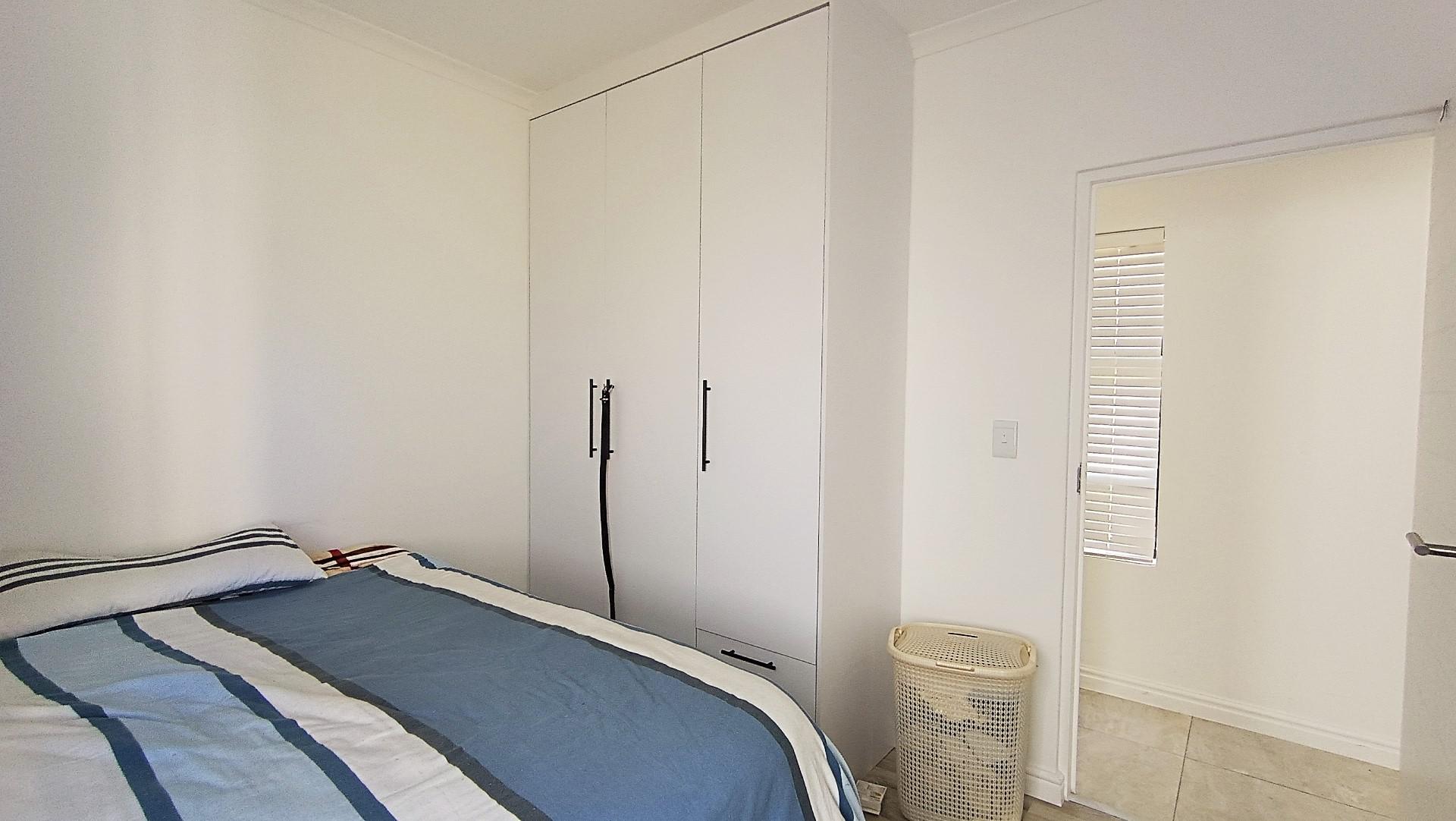 Bed Room 1 - 14 square meters of property in Sandown Estate